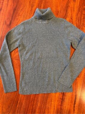 Women's Green Ribbed Turtleneck Sweater